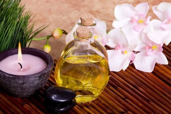 How to use oil for erotic massage properly